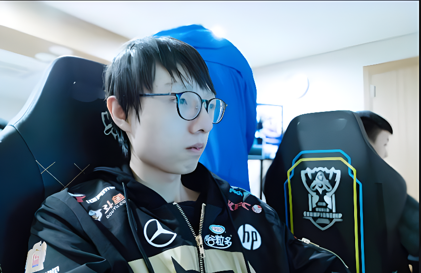 RNG横扫HKA，Canyon打出惊人五杀鏖战多局淘汰赛，强势挺进下一轮