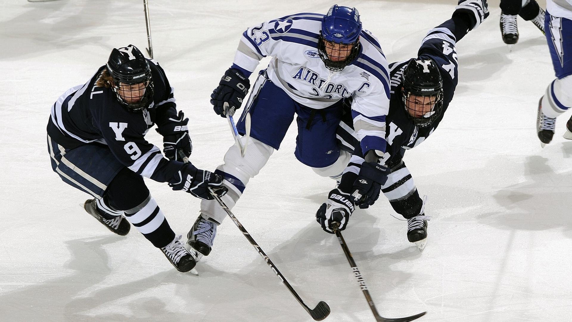 火箭掀翻爵士,戈贝尔欧冠淘汰赛接管比赛,篮球跨域战场的双重奏鸣