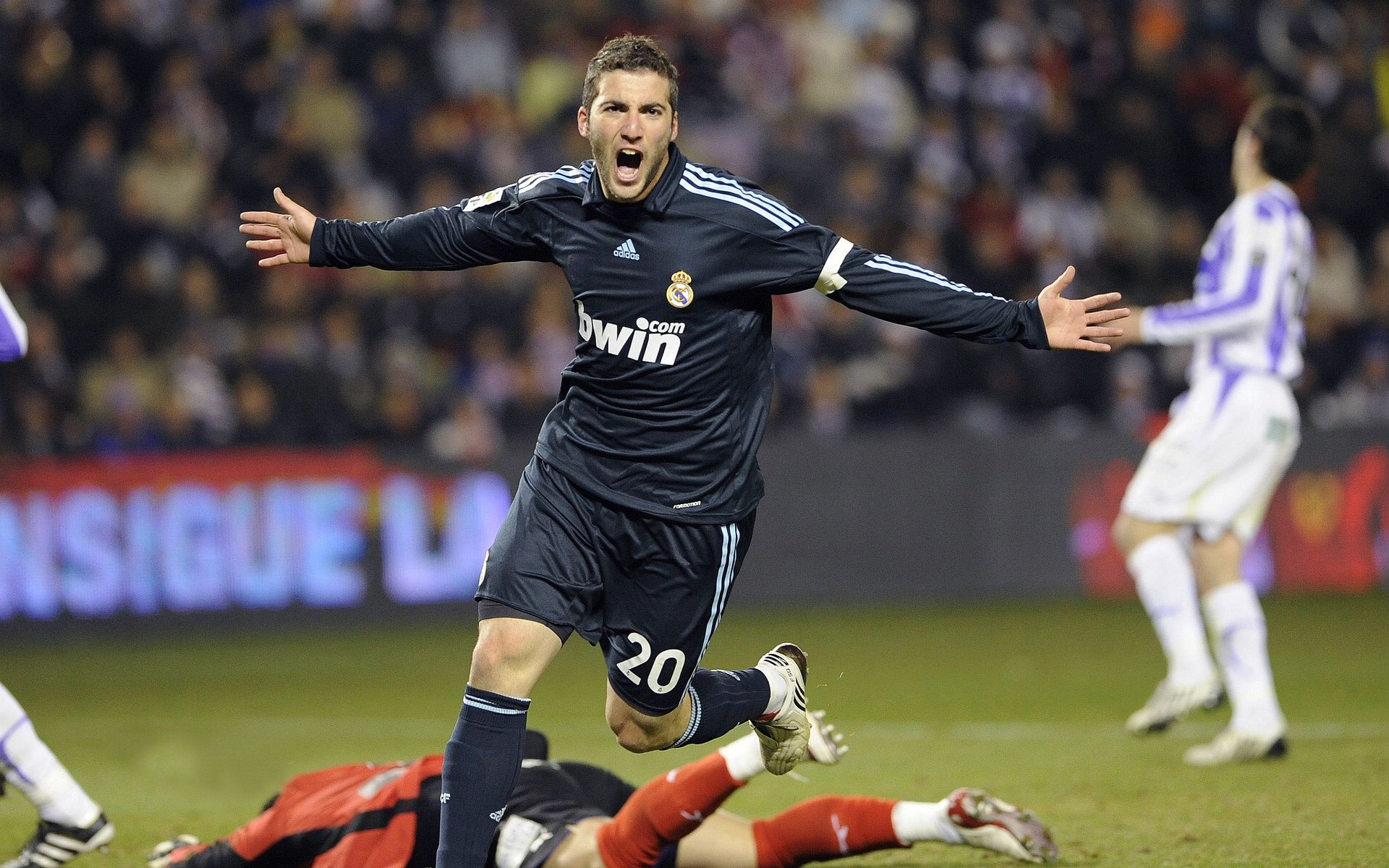 格纳布里奥运前哨战独挑大梁！法国惊魂险胜威尔士，残酷周期下的巨星接管时刻