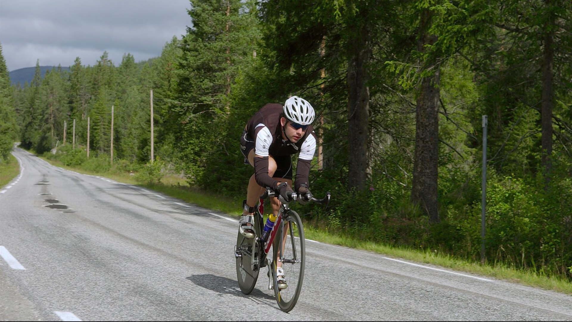 美加墨篮球邀请赛焦点战，深圳队历史性淘汰独行侠，中国篮球新里程碑