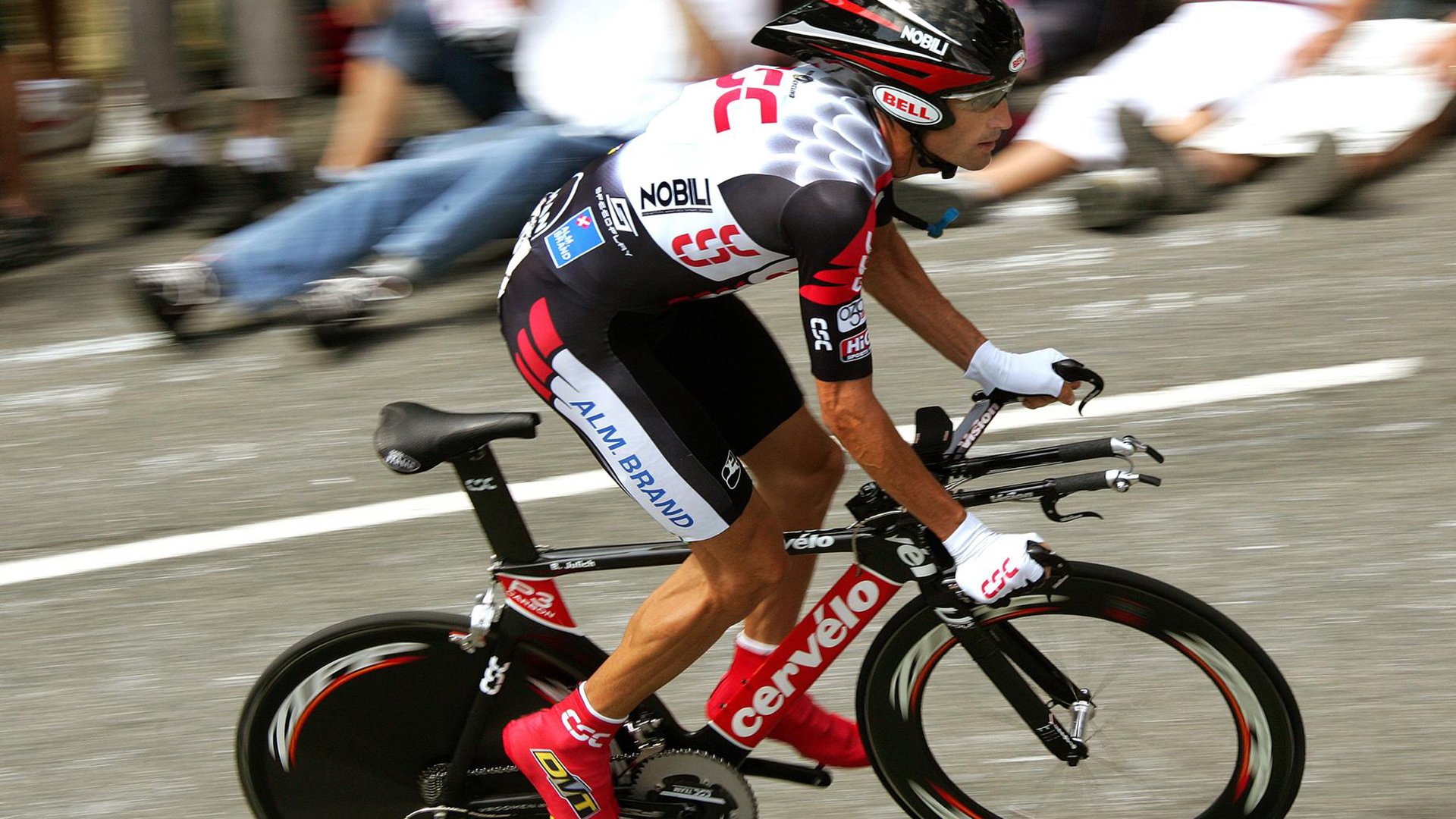 美加墨篮球邀请赛焦点战，深圳队历史性淘汰独行侠，中国篮球新里程碑